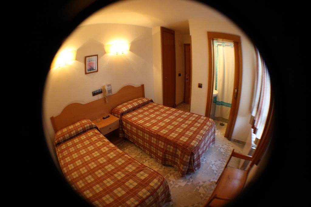 Hostal Goyma II San Fernando De Henares Exterior foto
