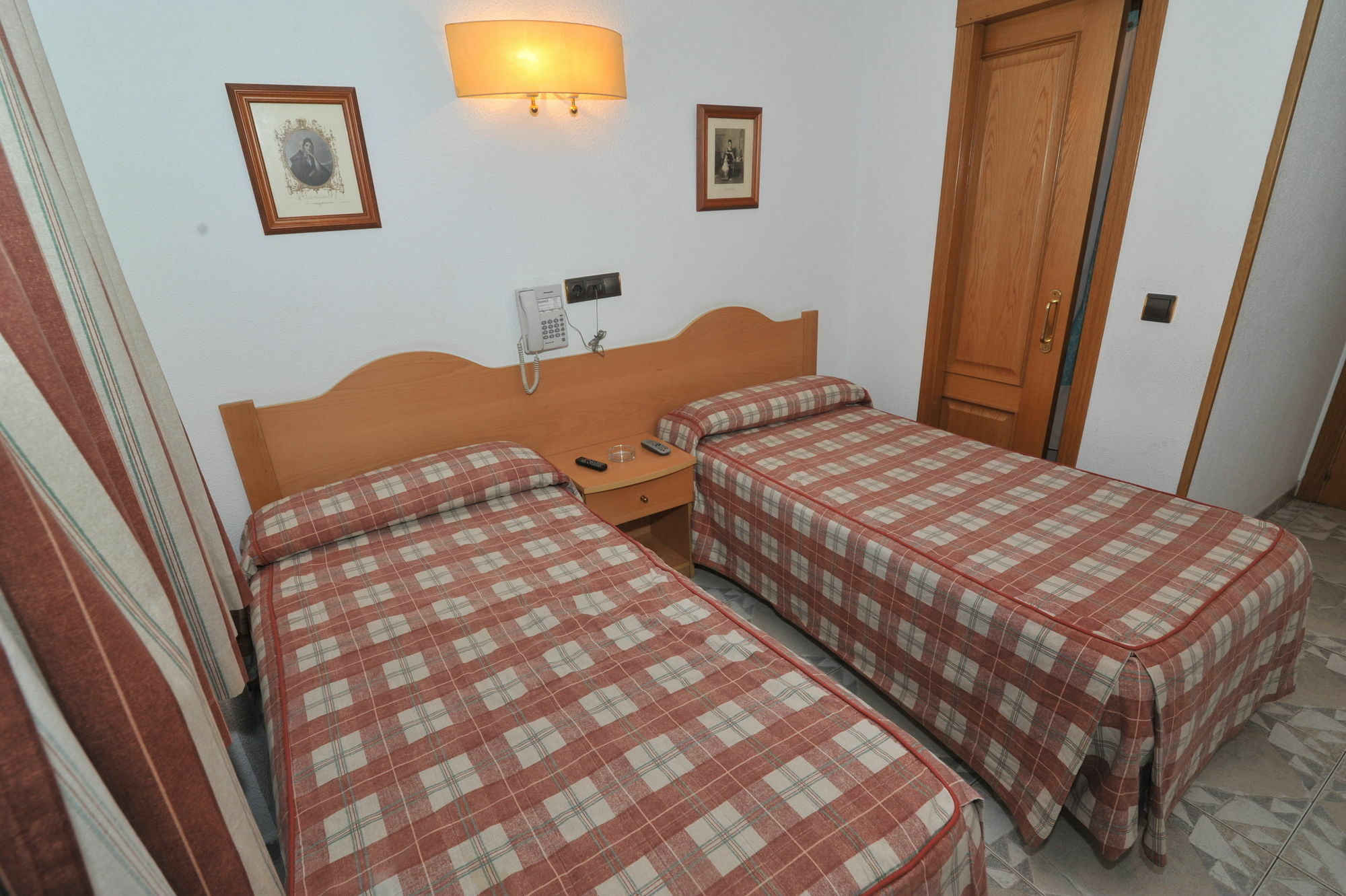 Hostal Goyma II San Fernando De Henares Exterior foto