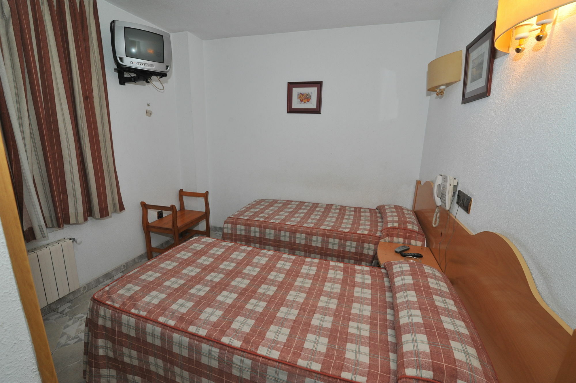 Hostal Goyma II San Fernando De Henares Exterior foto